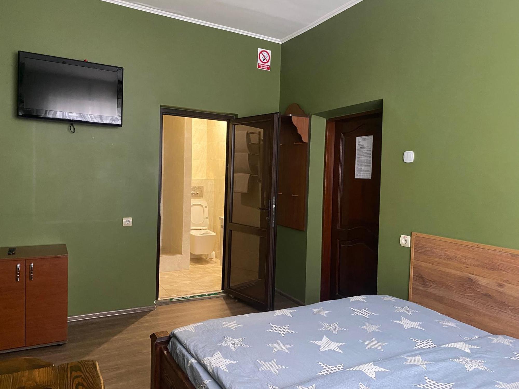 Mini-Hotel Neptun Rivne Zewnętrze zdjęcie